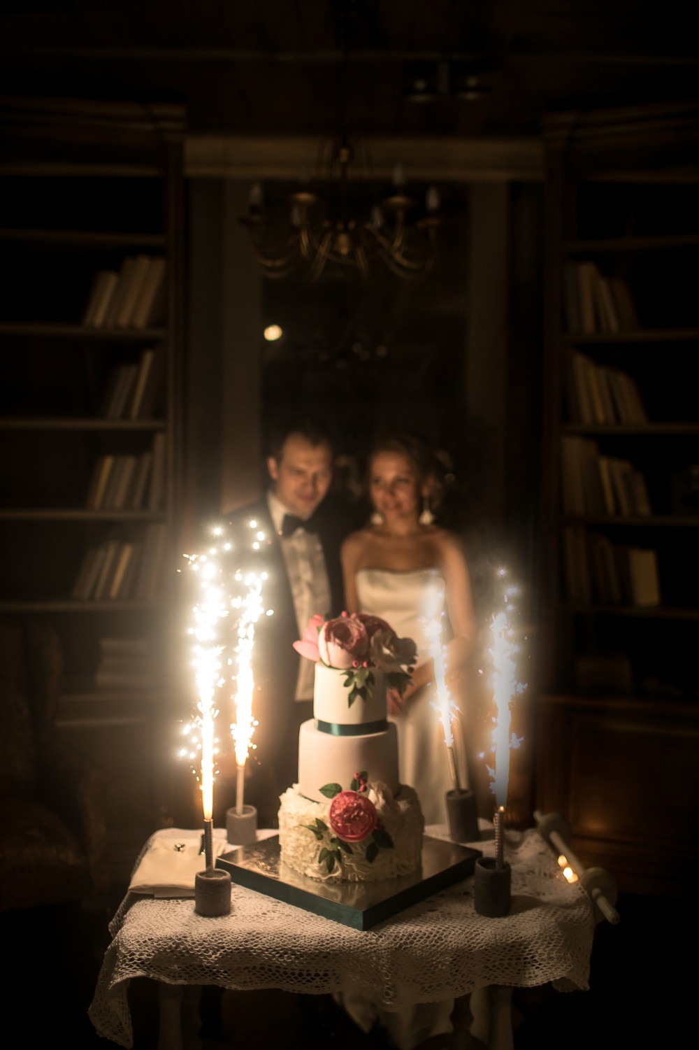 Изображение Красивый и невероятно вкусный торт - отличное завершение свадебного торжества.
