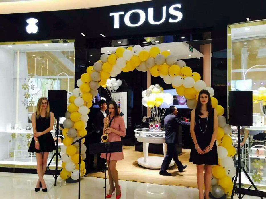 Изображение Выступление на открытие магазина TOUS в ТЦ, г. Циндао, КНР