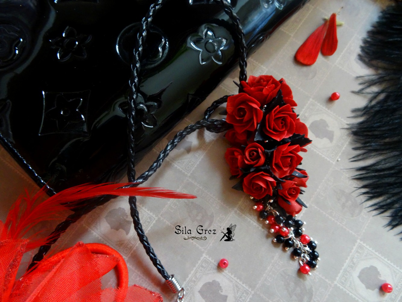 Изображение Вечерний кулон с алыми розами