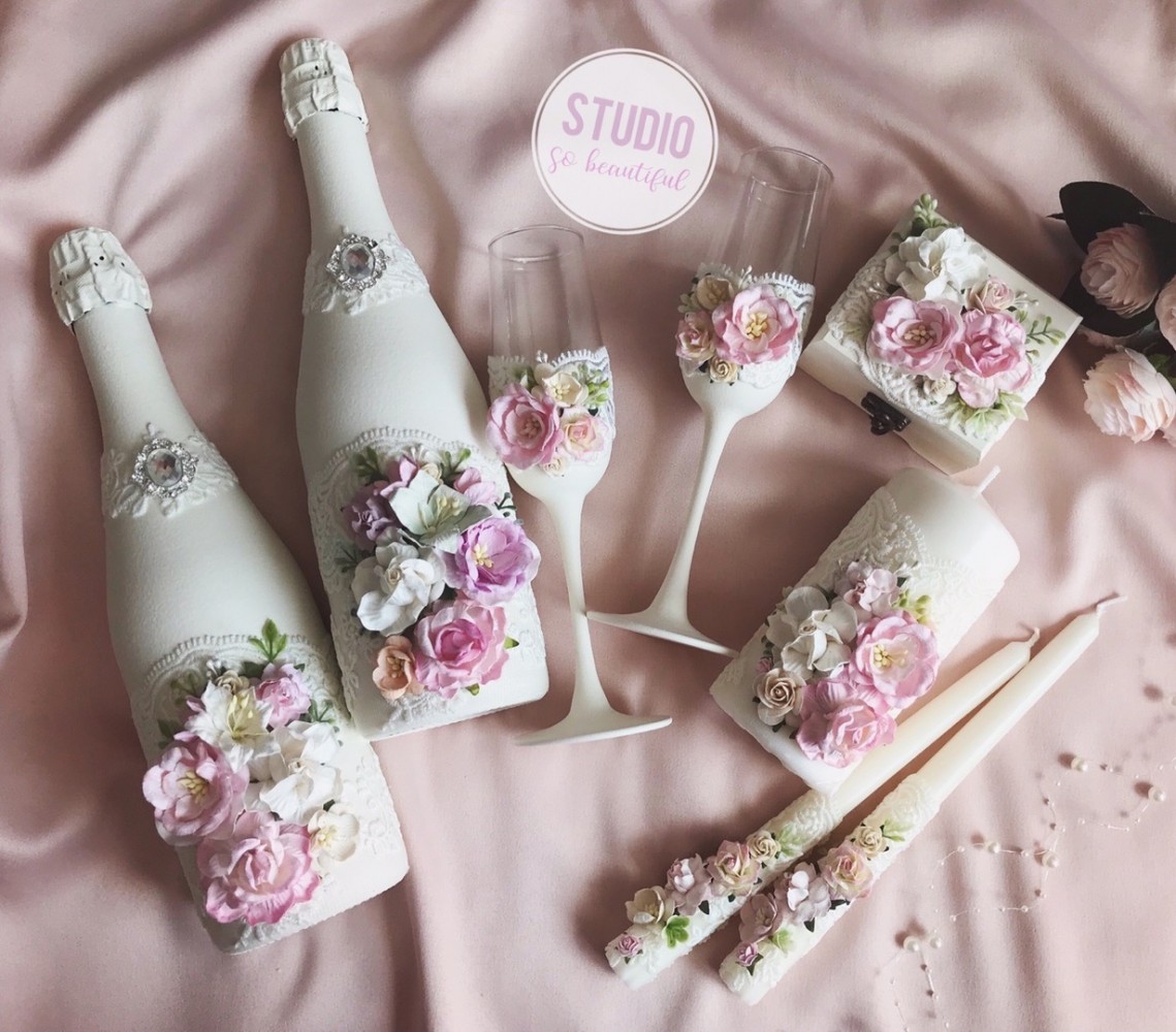 Изображение Нежный свадебный набор с декоративными цветами