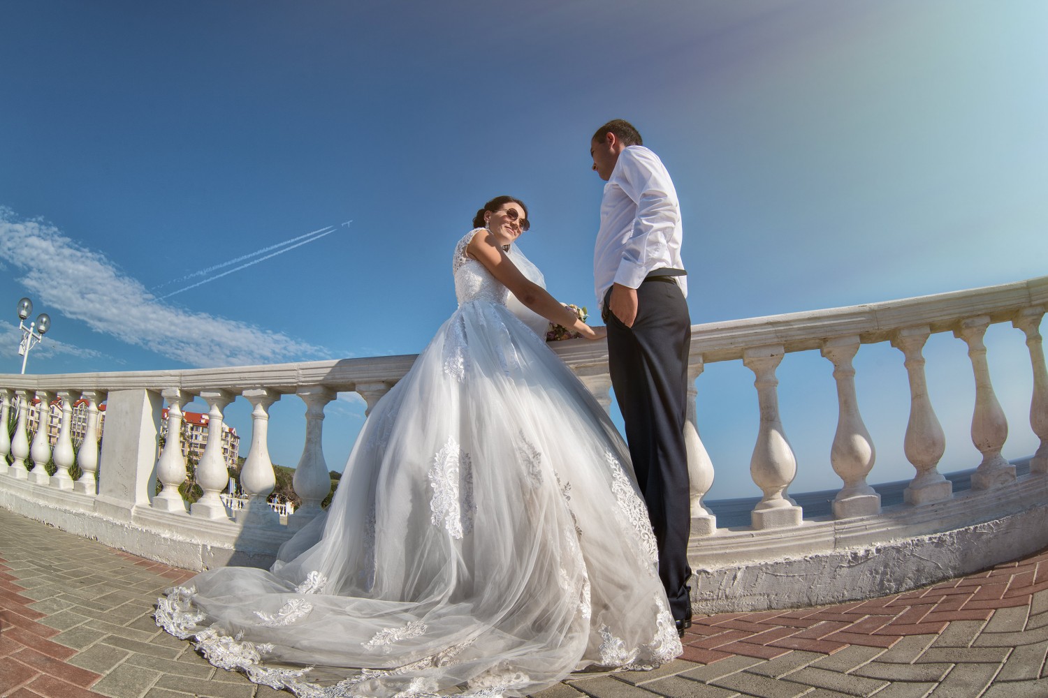 Изображение Свадебная фотосъемка от Краснодарского свадебного фотографа, молодые на набережной