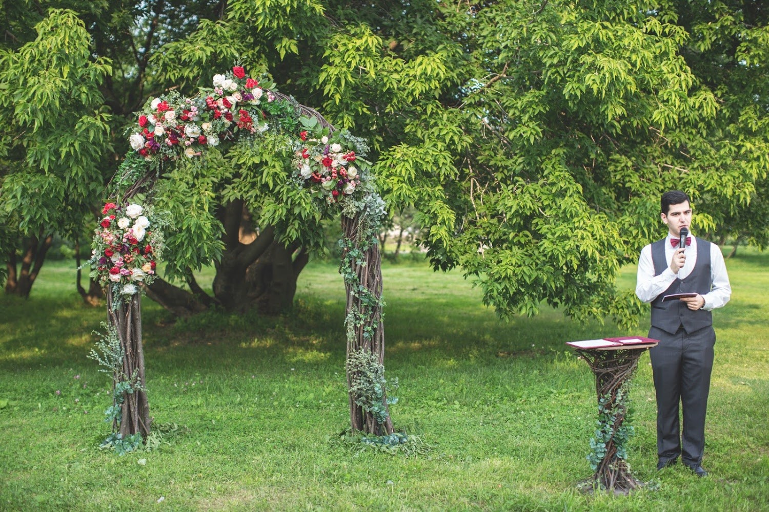 Изображение армянский тамада на свадьбу Юрий Тунян