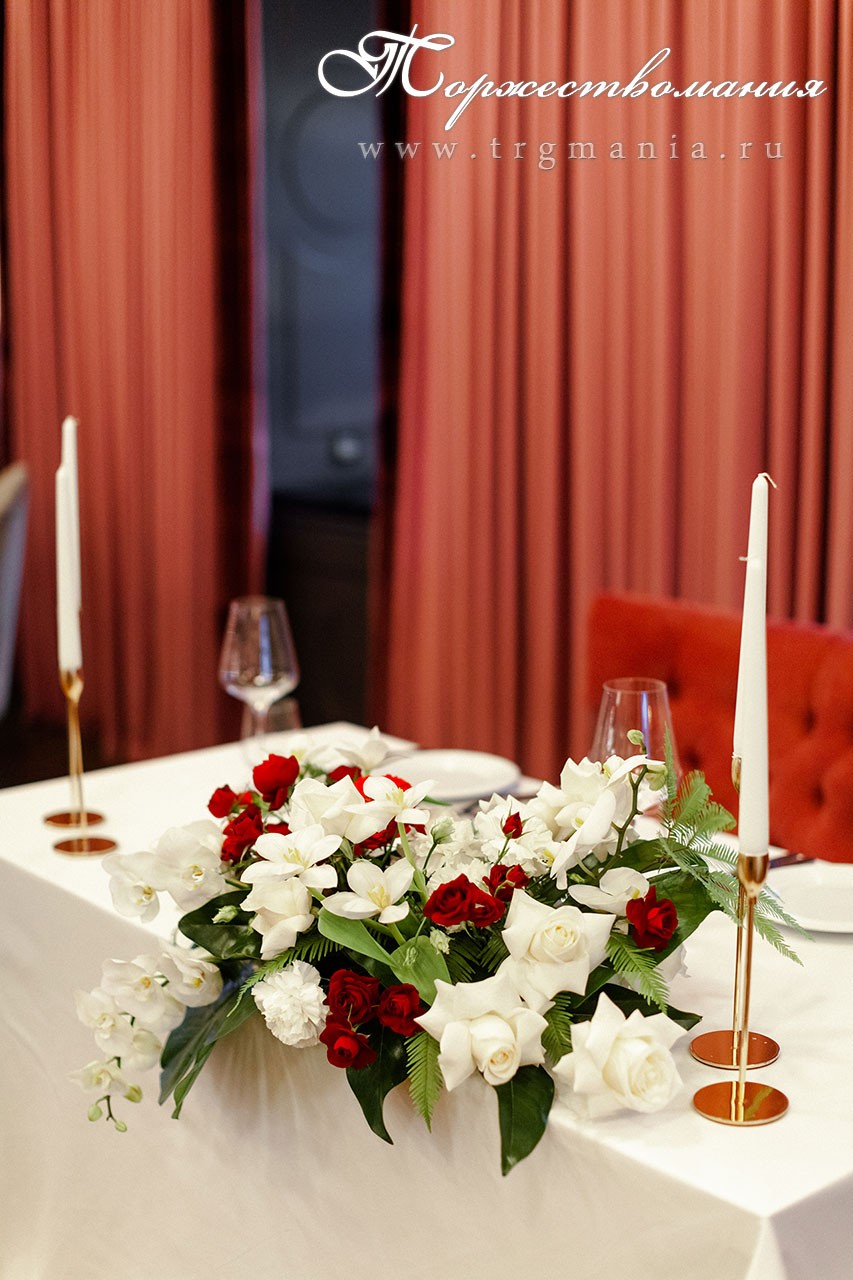 Изображение цветы на свадьбу  в ресторане Laardo в Санкт-Петербурге, набережная канала Грибоедова д. 133, оформление зала на свадьбу от студии декора Торжествомания