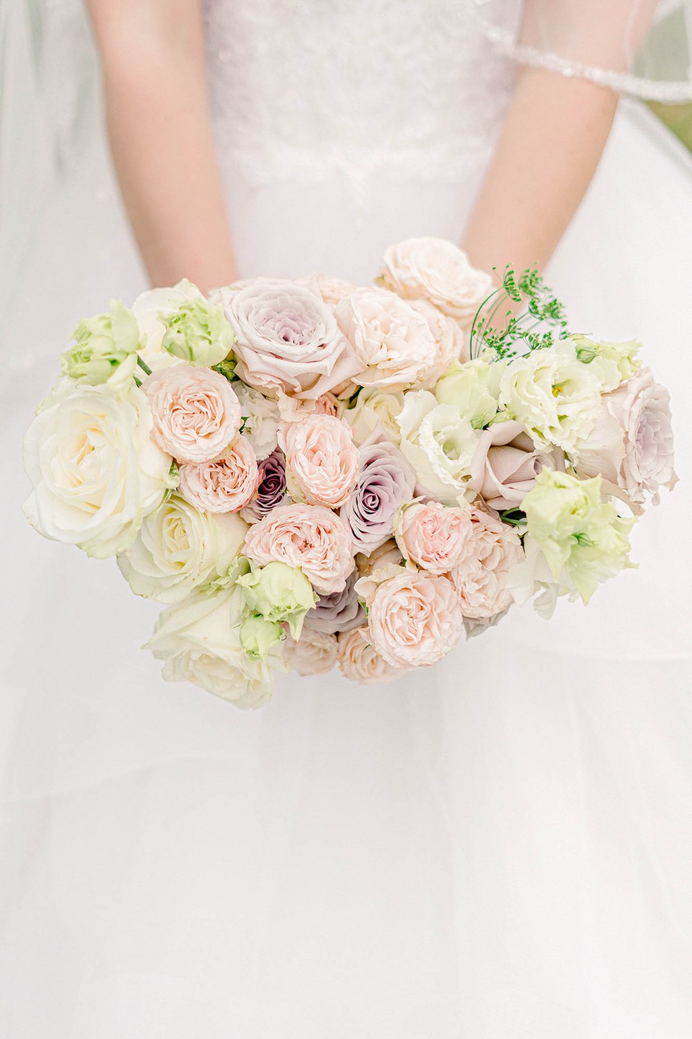 Изображение Асимитричный букет невесты из роз