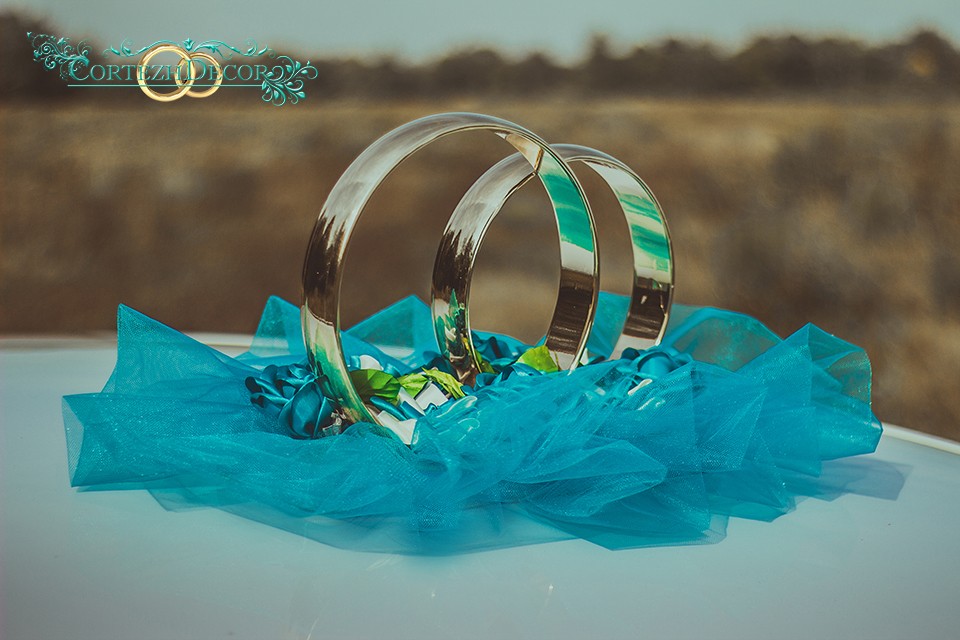 Изображение Свадебные кольца из синих роз