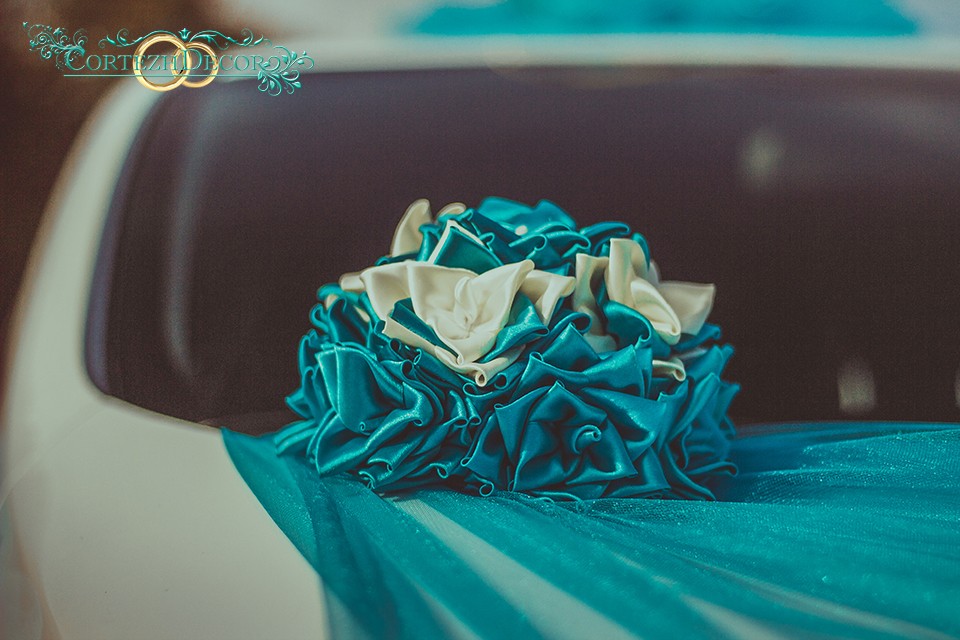 Изображение Свадебные украшения на капот Синие розы