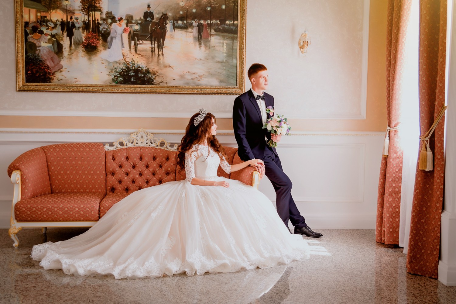 Изображение Свадебная фотосессия в розовом зале