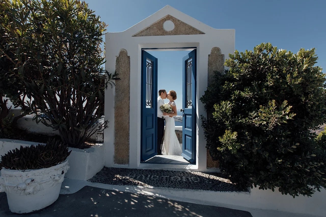 Изображение Трогательная свадьба Алексея и Анастасии на острове Санторини в Греции