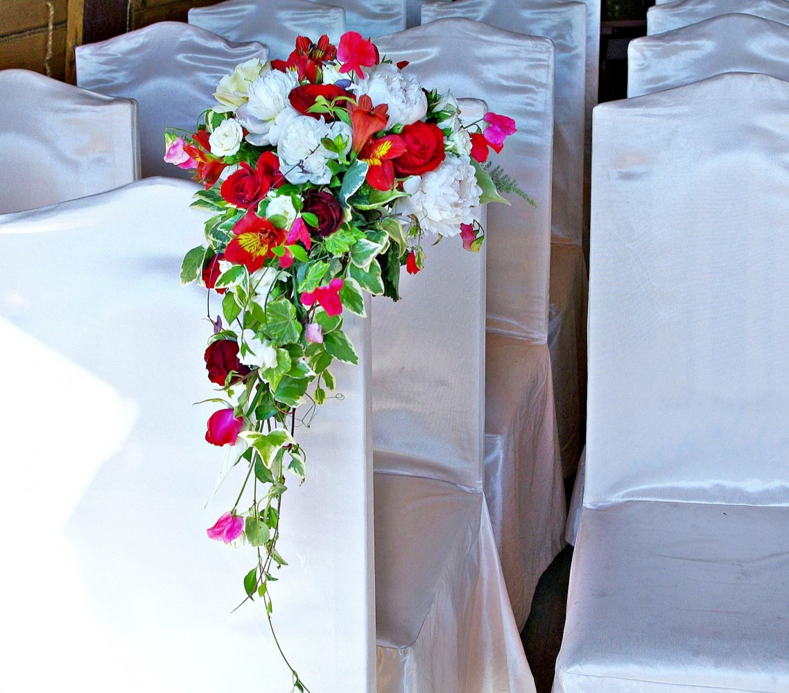 Изображение Фото 4   Каскадный букет невесты из бело-красных цветов 