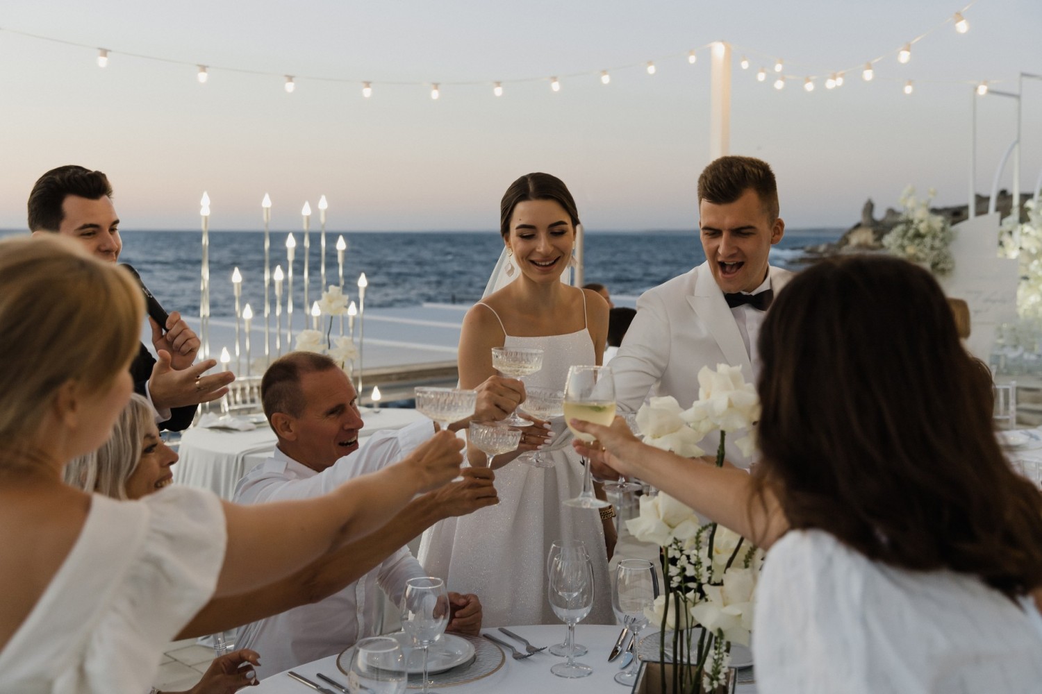 Изображение Свадебный банкет на берегу моря