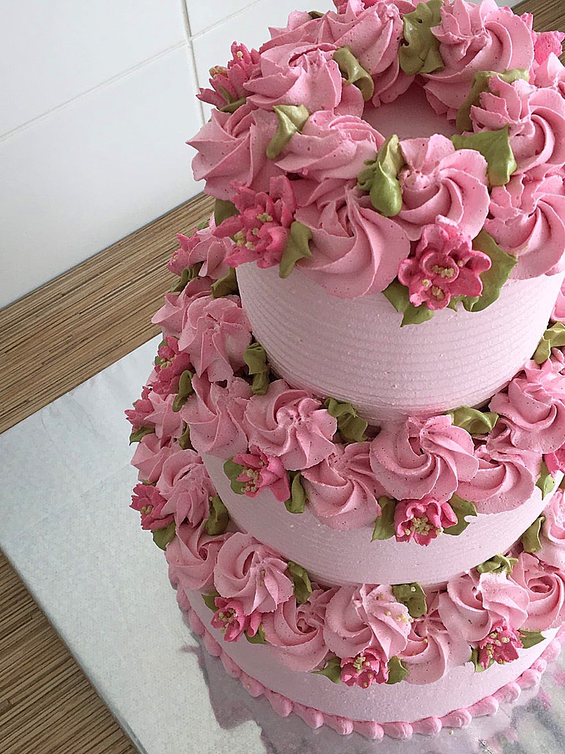 Изображение Торт на заказ кремовый с цветами розовый