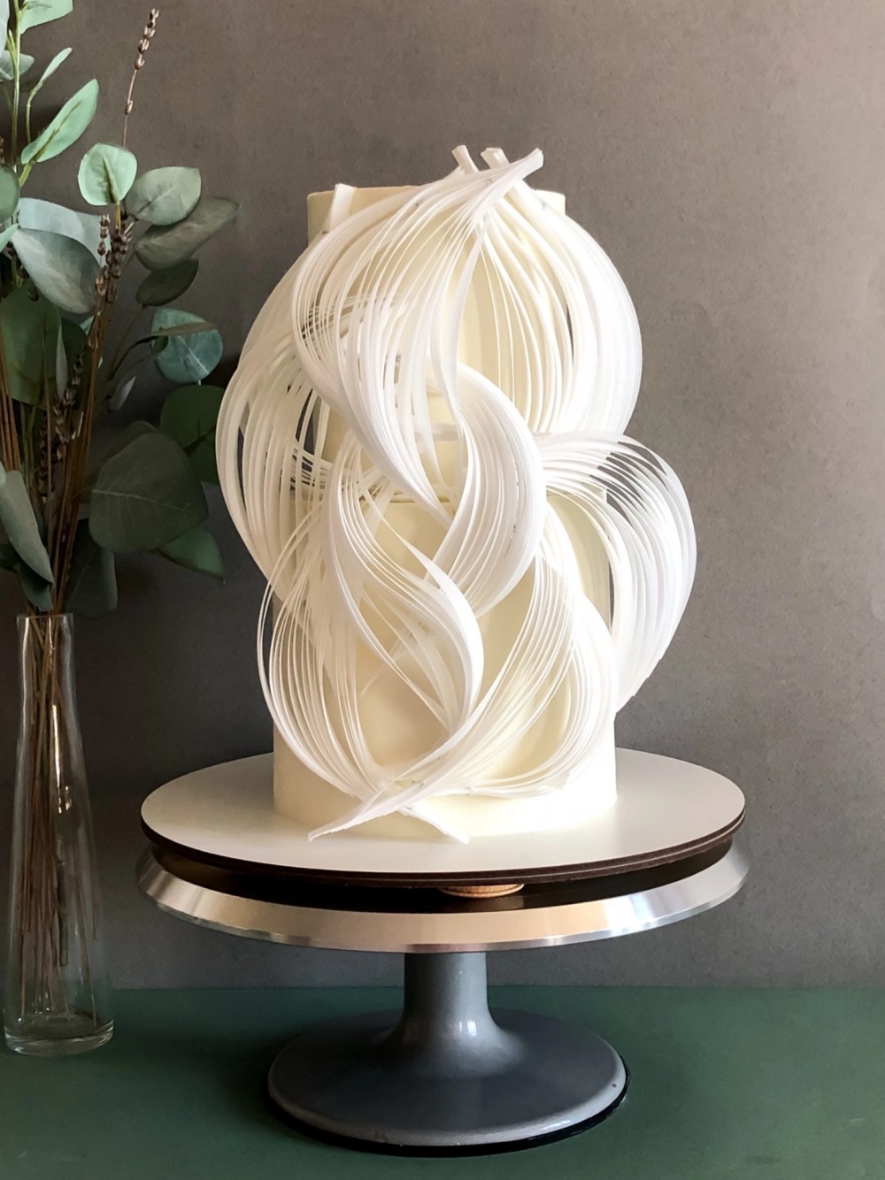 Изображение Свадебный торт с вафельным декором 